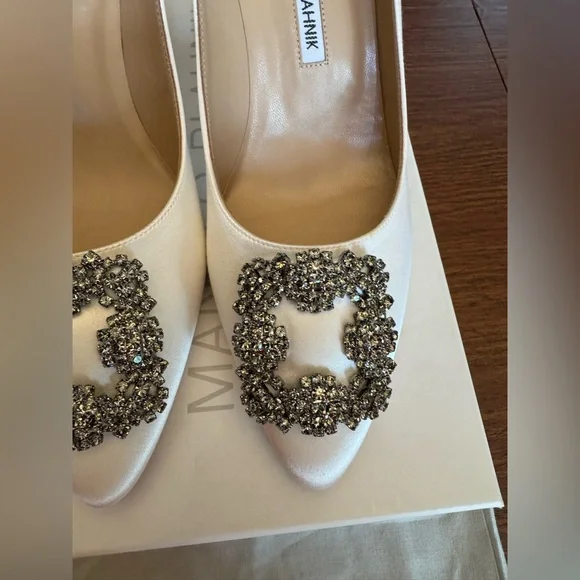 Manolo Blahnik Hangisi 105mm Satin Pumps - Picture 7 of 9